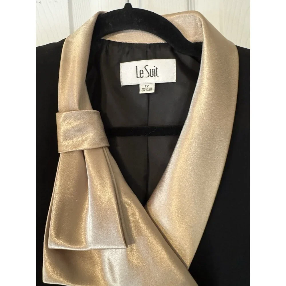 Le Suit this suit